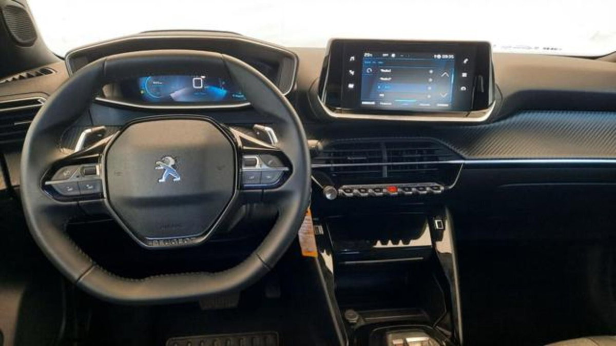 Peugeot 2008 PureTech 100 S&S Active Pack (8)