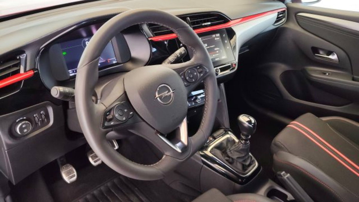 Opel Corsa 1.2 100 CV GS Line (7)