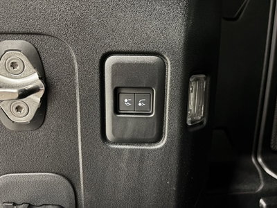 Land Rover Defender 110 3.0d i6 mhev X-Dynamic SE awd 200cv auto (11)