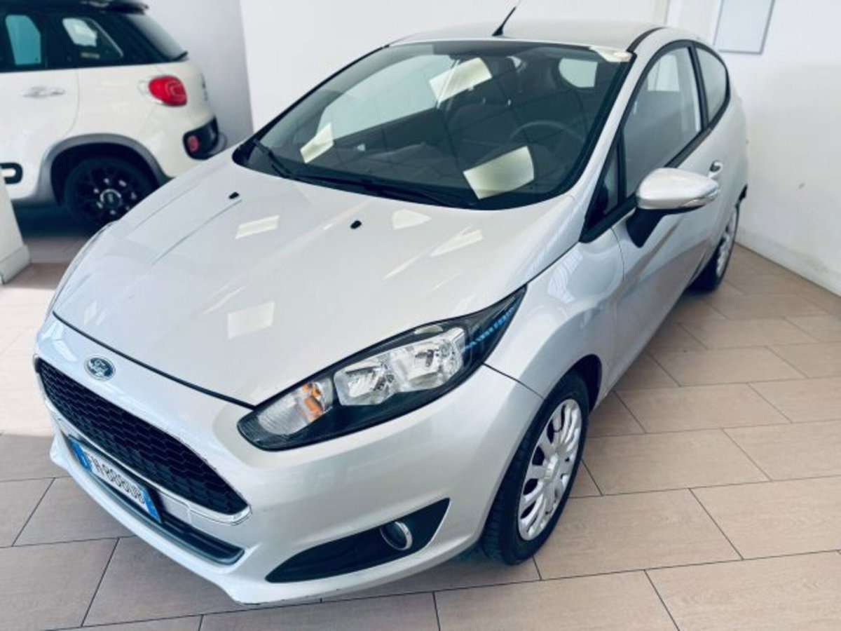 Ford Fiesta 1.5 TDCi 75CV 3 porte Titanium (2)