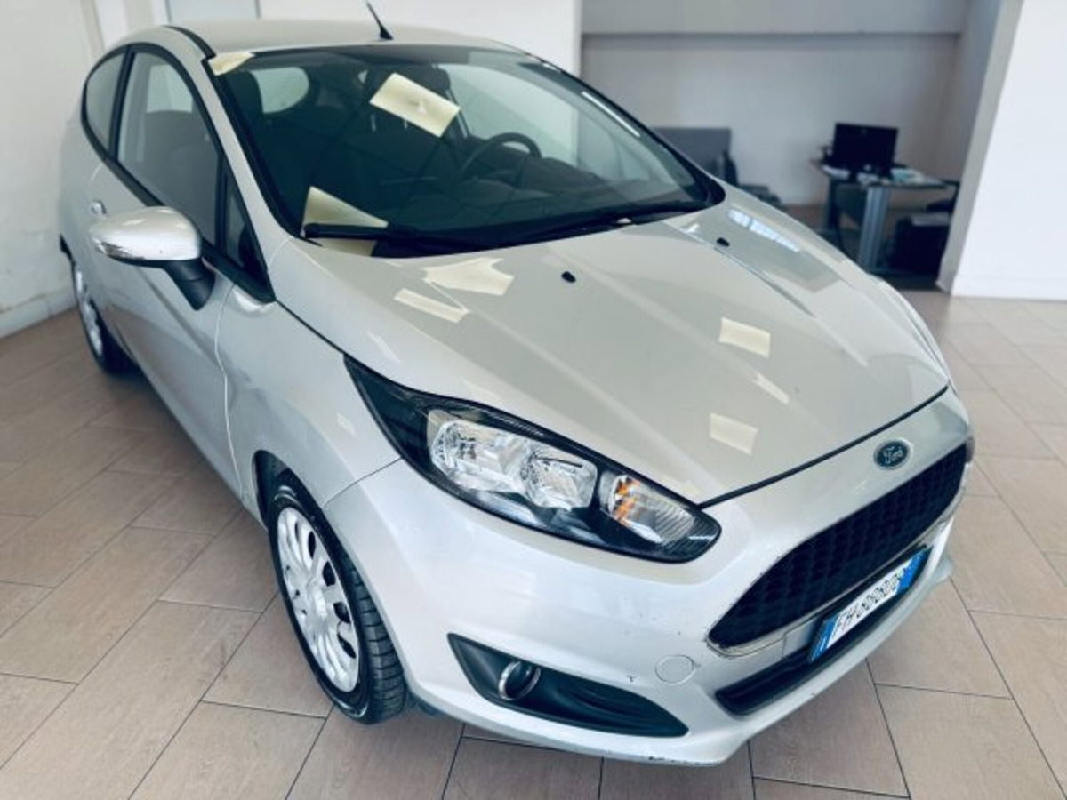 Ford Fiesta 1.5 TDCi 75CV 3 porte Titanium (4)