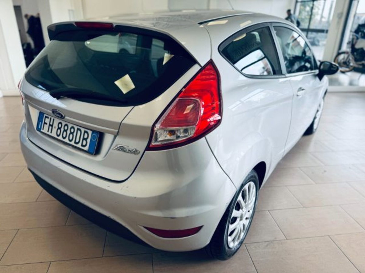 Ford Fiesta 1.5 TDCi 75CV 3 porte Titanium (6)