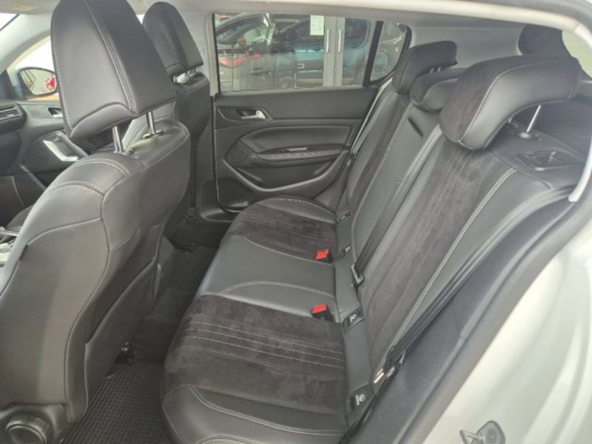 Peugeot 308 BlueHDi 120 S&S Allure (11)