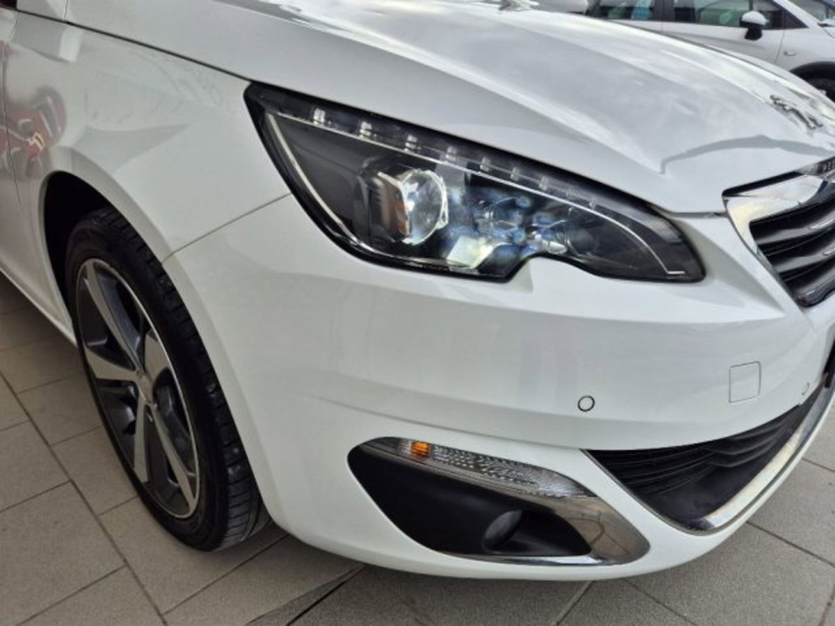Peugeot 308 BlueHDi 120 S&S Allure (13)