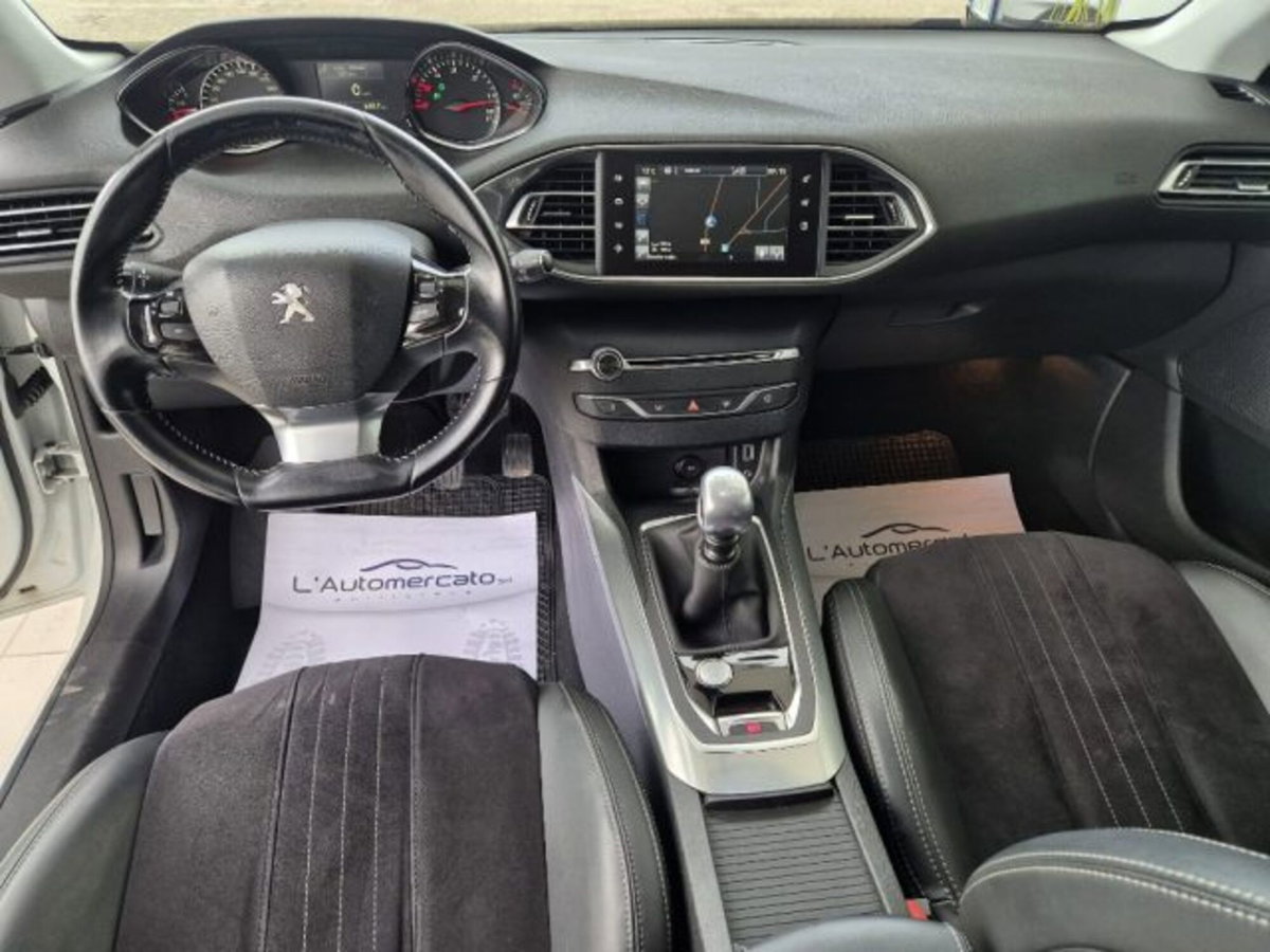 Peugeot 308 BlueHDi 120 S&S Allure (8)