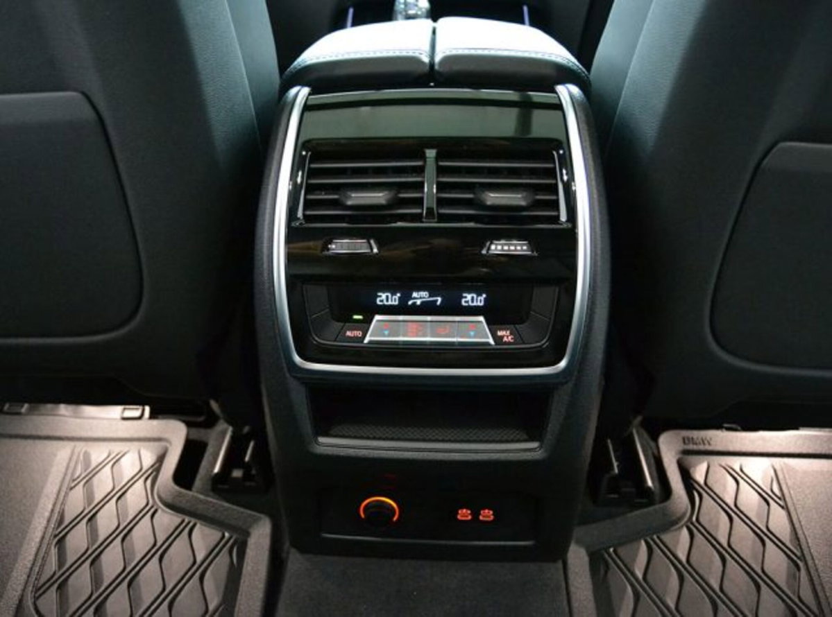 BMW X7 xDrive30d (10)