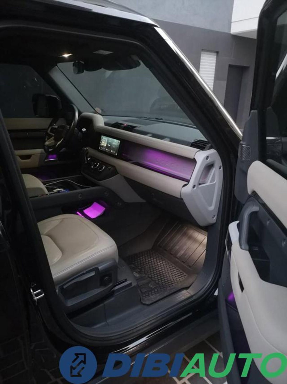 Land Rover Defender 110 3.0D I6 200 CV AWD Auto X-Dynamic S (12)