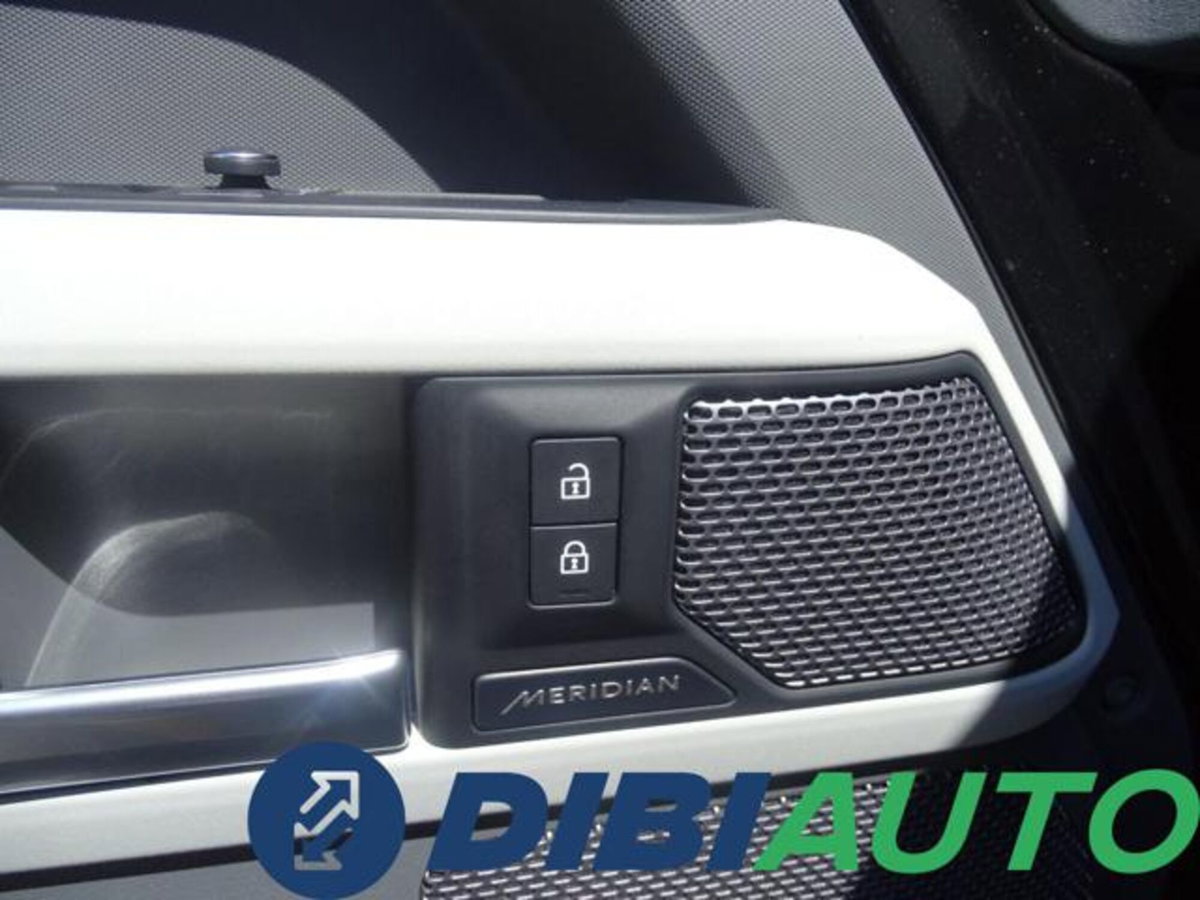 Land Rover Defender 110 3.0D I6 200 CV AWD Auto X-Dynamic S (15)