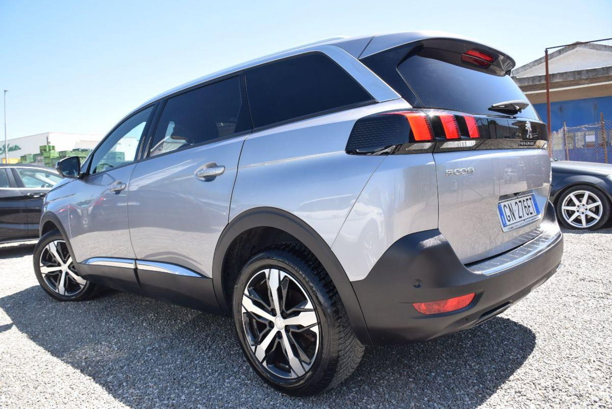 Peugeot 5008 BlueHDi 130 S&S EAT8 Allure (2)