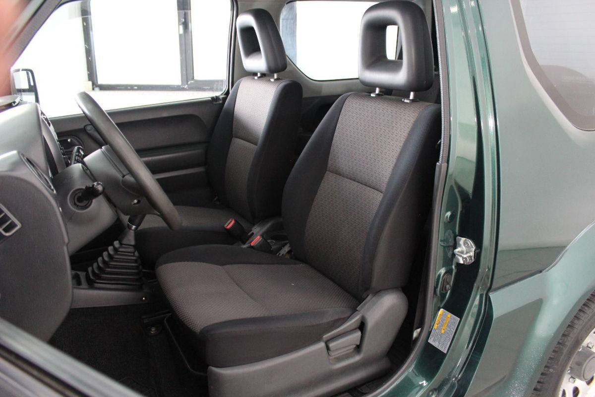 Suzuki Jimny 1.3i 16V cat 4WD JLX (11)