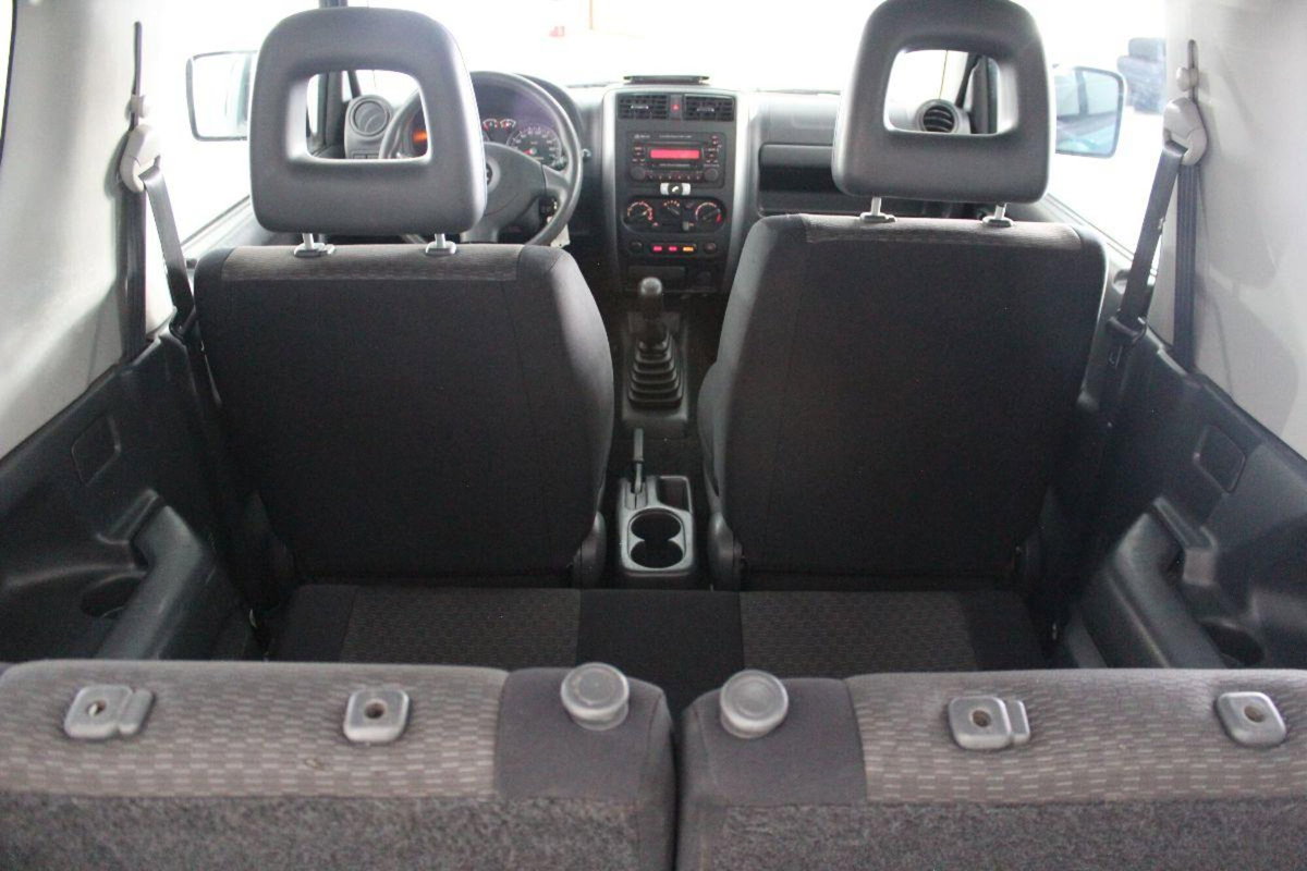 Suzuki Jimny 1.3i 16V cat 4WD JLX (12)