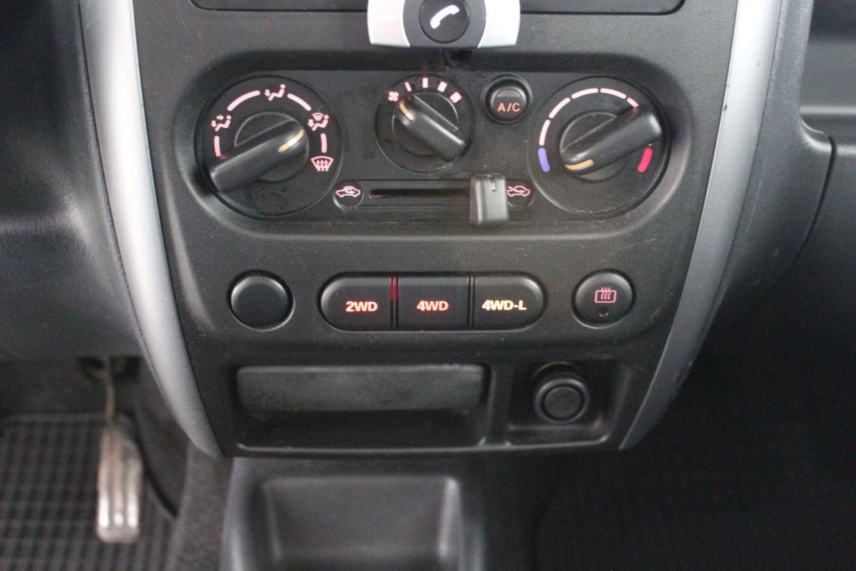 Suzuki Jimny 1.3i 16V cat 4WD JLX (14)