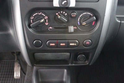 Suzuki Jimny 1.3i 16V cat 4WD JLX (14)