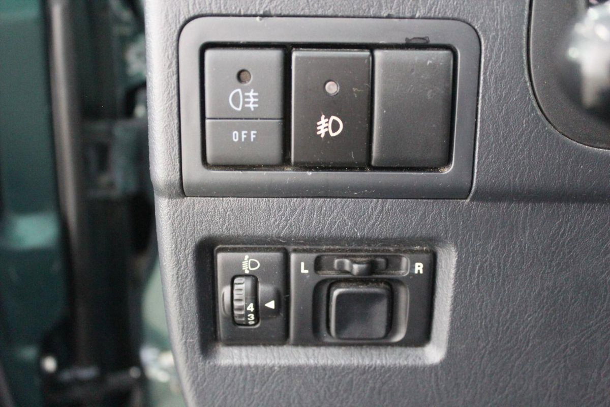 Suzuki Jimny 1.3i 16V cat 4WD JLX (18)