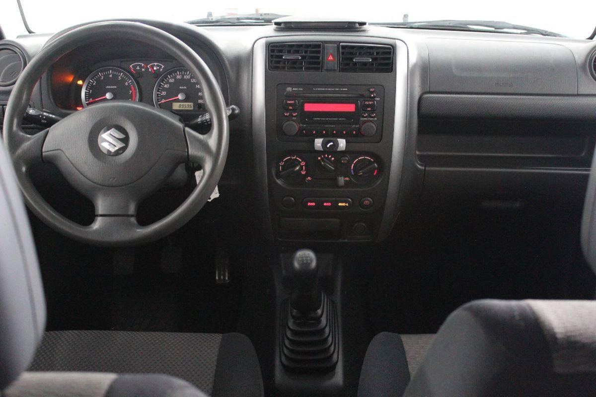 Suzuki Jimny 1.3i 16V cat 4WD JLX (7)