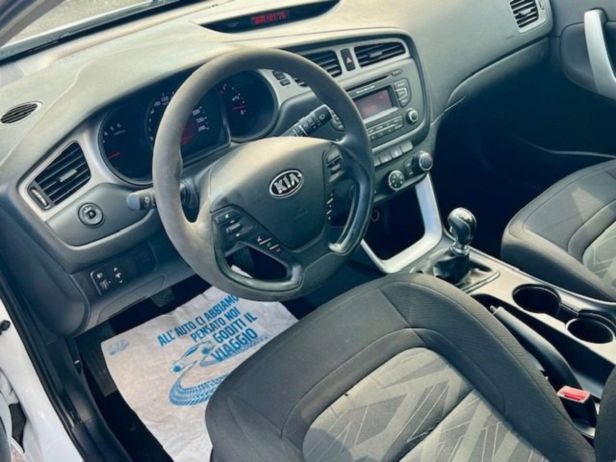 Kia cee'd 1.6 CRDi 110 CV 5 porte Cool (16)