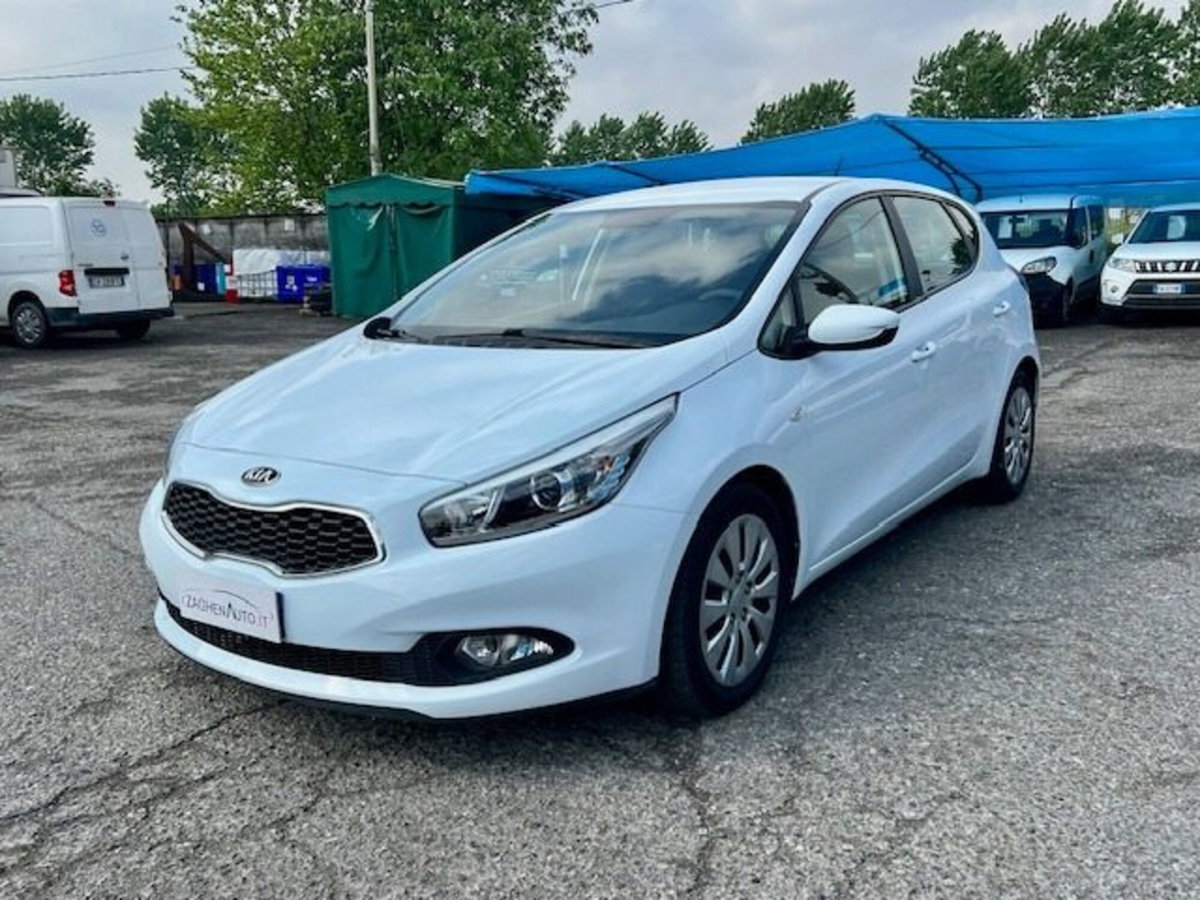 Kia cee'd 1.6 CRDi 110 CV 5 porte Cool (2)