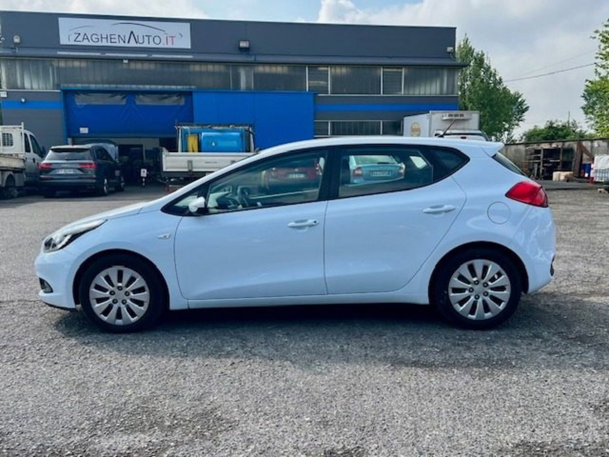 Kia cee'd 1.6 CRDi 110 CV 5 porte Cool (5)
