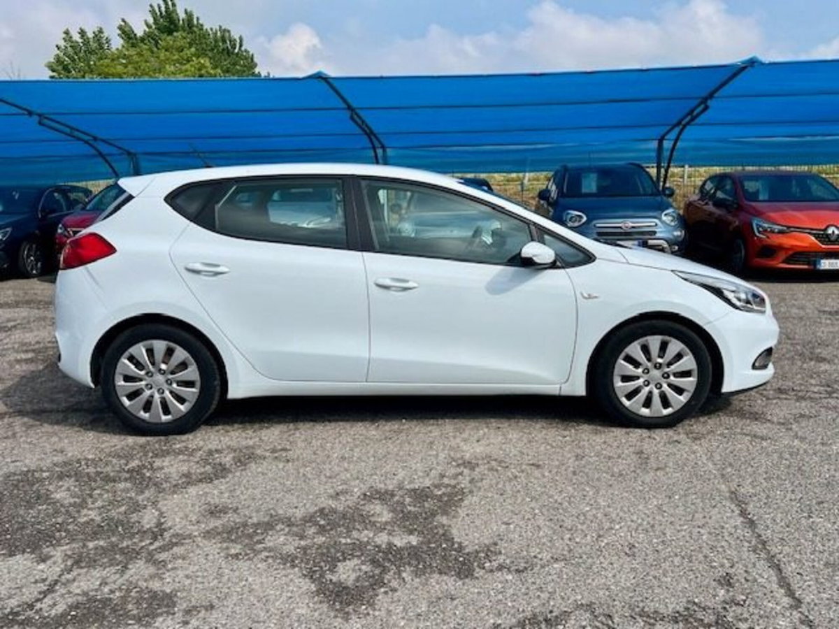 Kia cee'd 1.6 CRDi 110 CV 5 porte Cool (6)