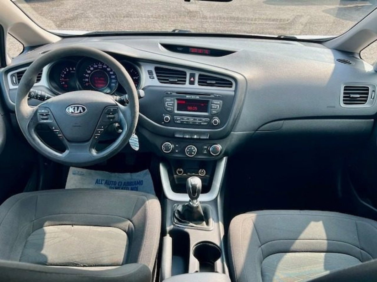 Kia cee'd 1.6 CRDi 110 CV 5 porte Cool (7)