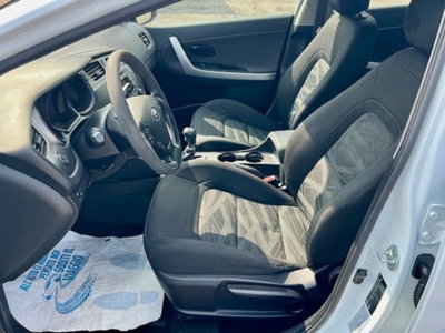 Kia cee'd 1.6 CRDi 110 CV 5 porte Cool (8)