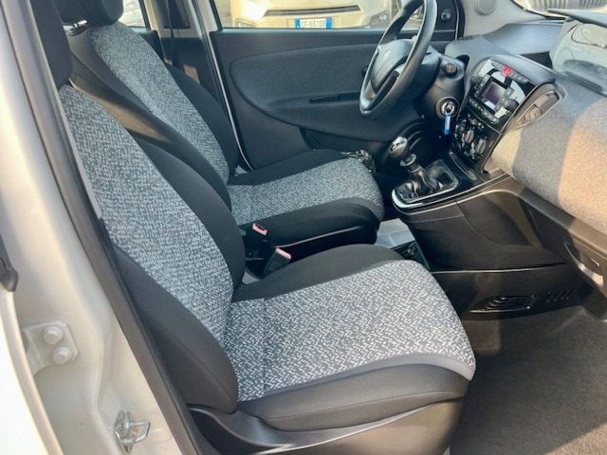 Lancia Ypsilon 1.2 69 CV 5 porte Elefantino Blu (10)