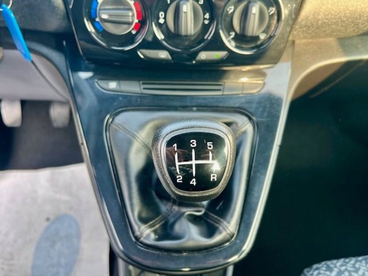 Lancia Ypsilon 1.2 69 CV 5 porte Elefantino Blu (14)