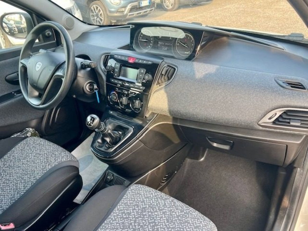 Lancia Ypsilon 1.2 69 CV 5 porte Elefantino Blu (18)