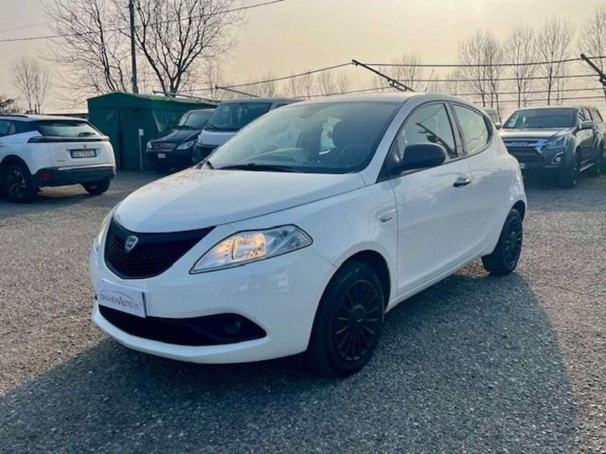 Lancia Ypsilon 1.2 69 CV 5 porte Elefantino Blu (2)