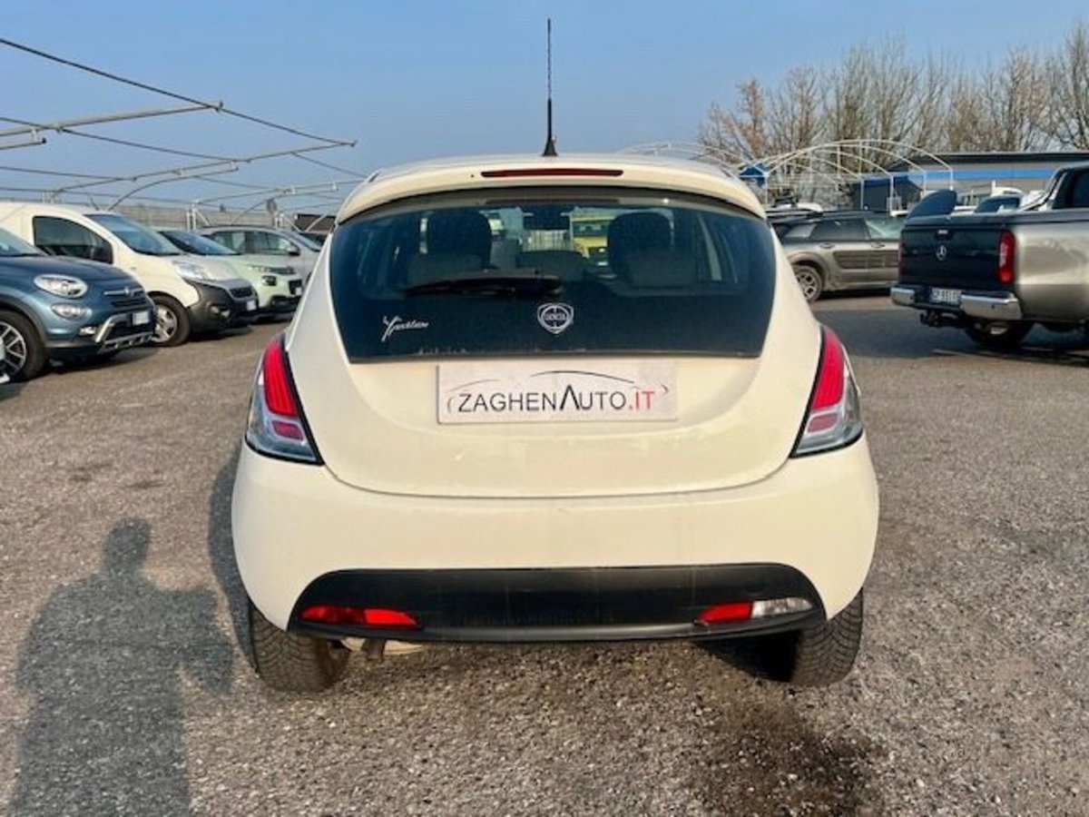 Lancia Ypsilon 1.2 69 CV 5 porte Elefantino Blu (20)