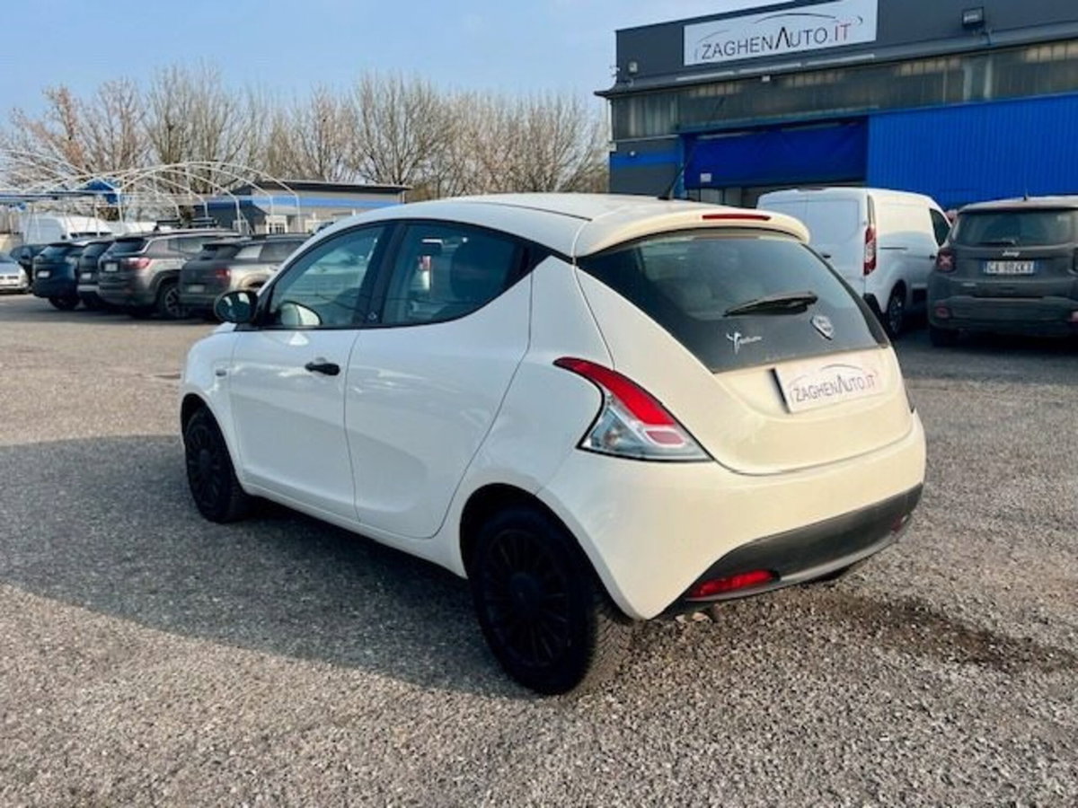 Lancia Ypsilon 1.2 69 CV 5 porte Elefantino Blu (3)