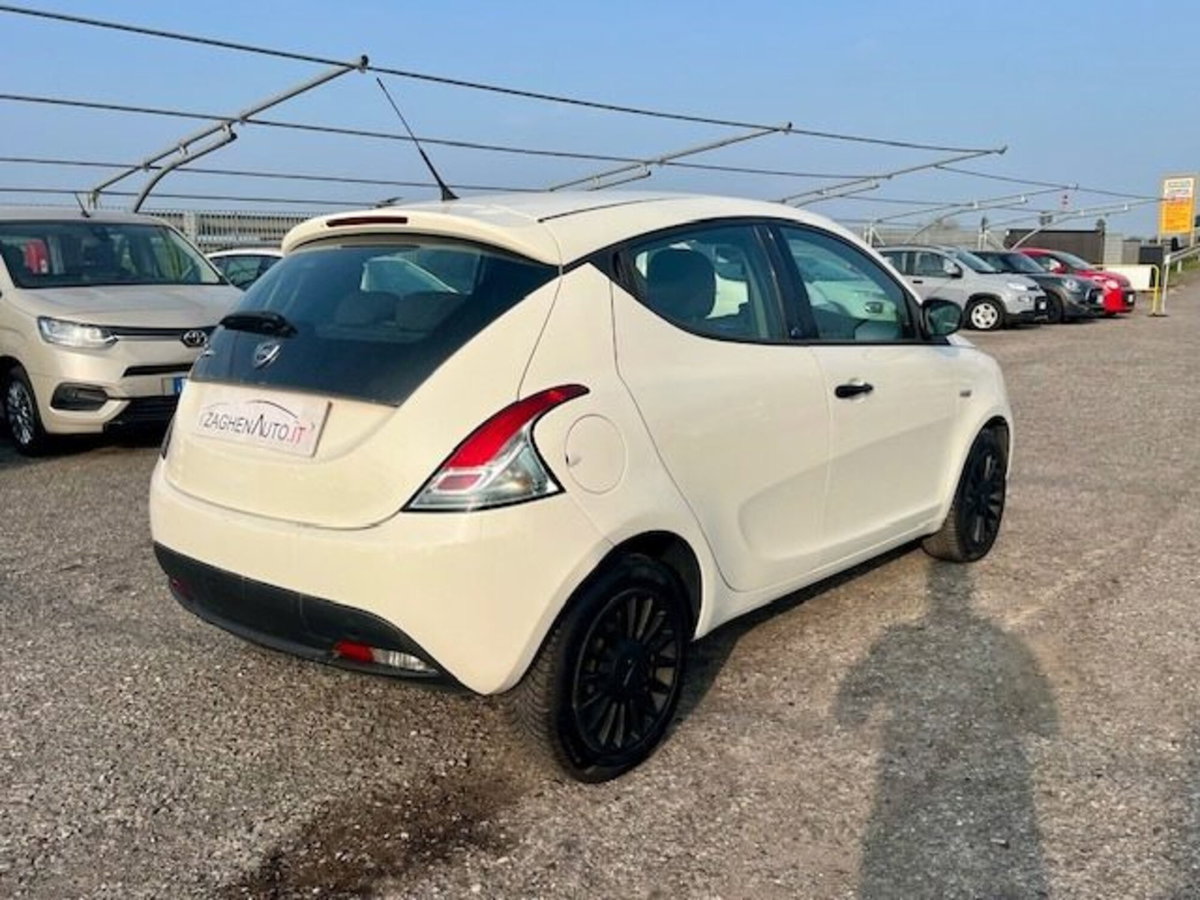 Lancia Ypsilon 1.2 69 CV 5 porte Elefantino Blu (4)