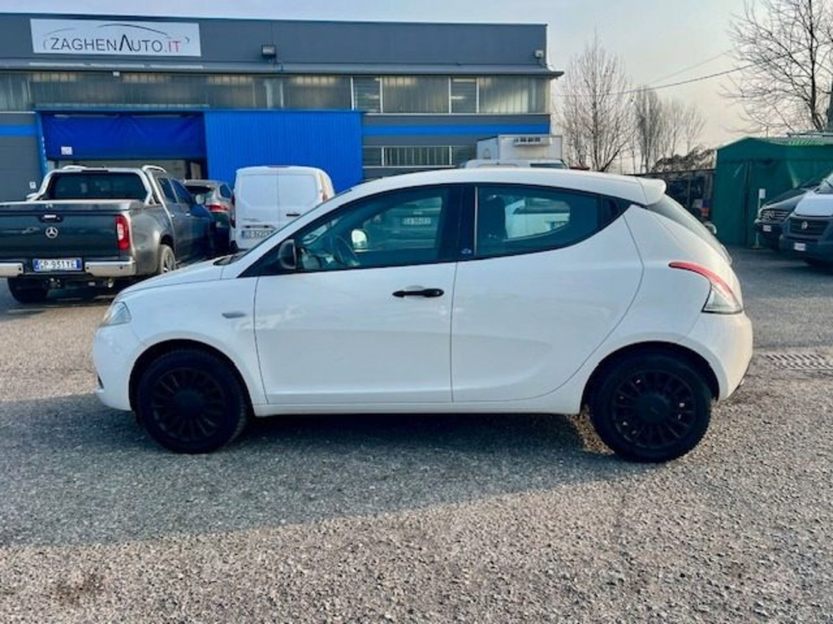 Lancia Ypsilon 1.2 69 CV 5 porte Elefantino Blu (5)