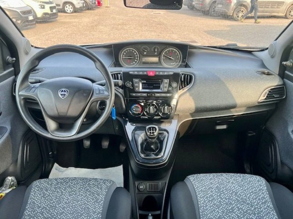Lancia Ypsilon 1.2 69 CV 5 porte Elefantino Blu (7)
