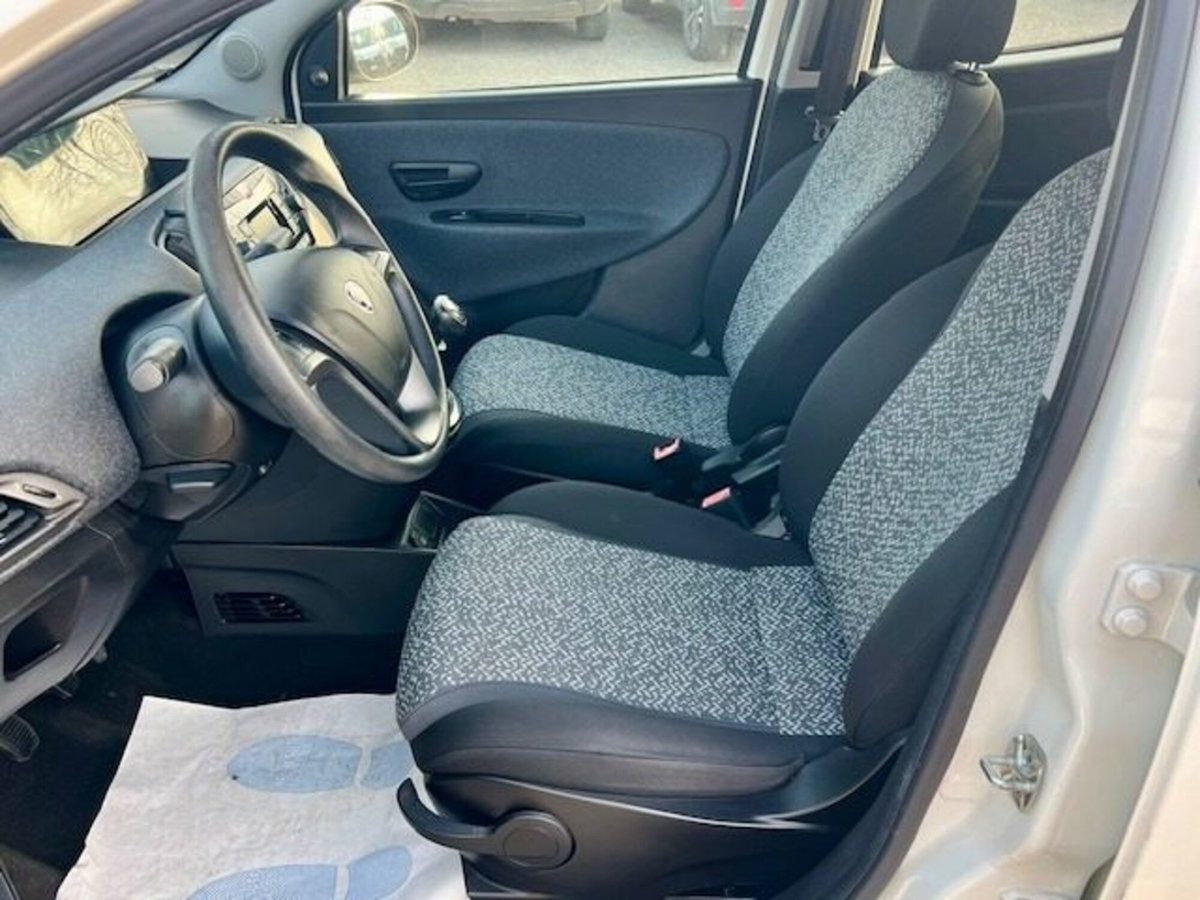 Lancia Ypsilon 1.2 69 CV 5 porte Elefantino Blu (8)