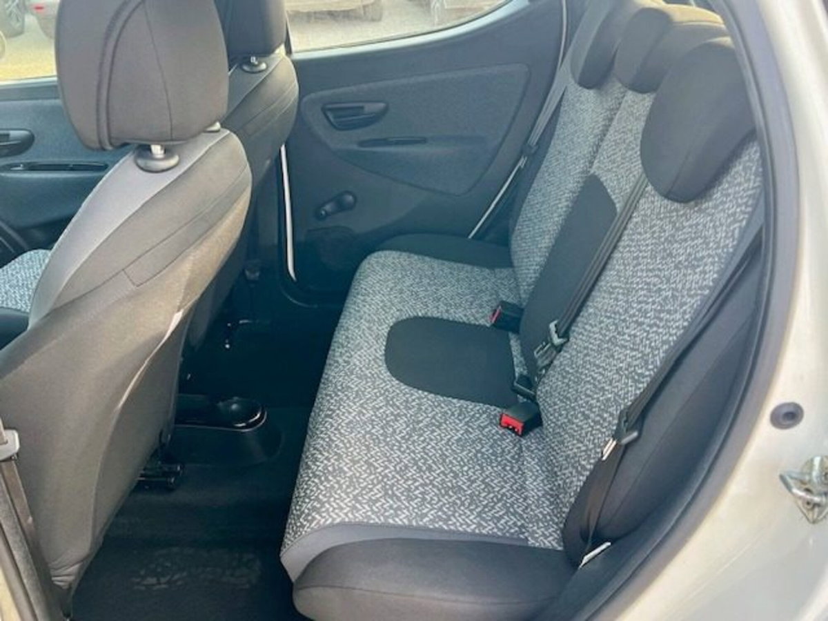 Lancia Ypsilon 1.2 69 CV 5 porte Elefantino Blu (9)