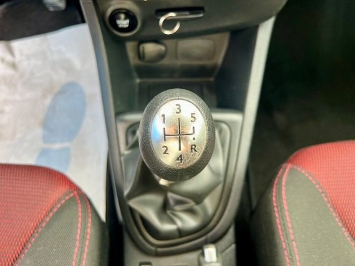 Renault Clio 1.2 75CV 5 porte Van (19)