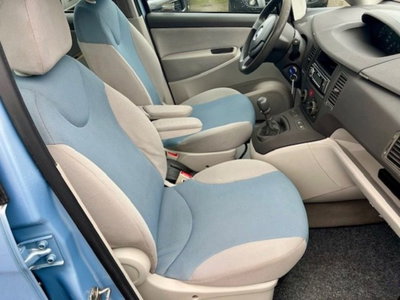Fiat Idea 1.4 16V Dynamic (10)