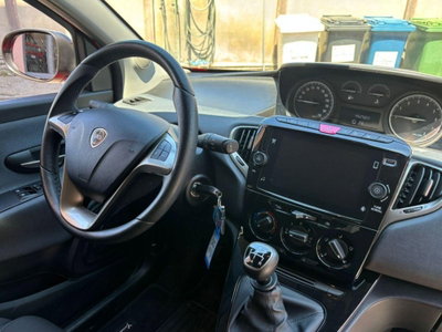 Lancia Ypsilon 1.2 69 CV 5 porte GPL Ecochic Gold (12)