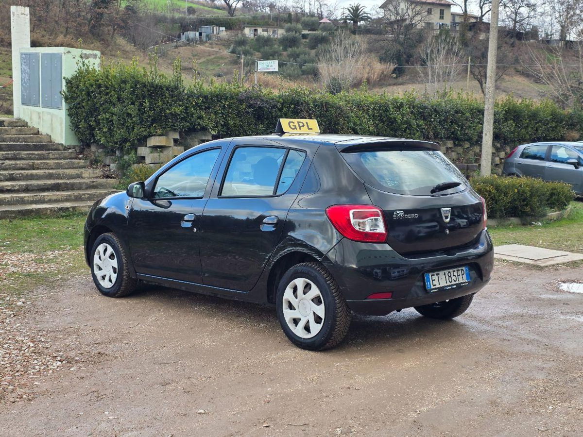 Dacia Sandero 1.2 16V GPL 75CV (4)