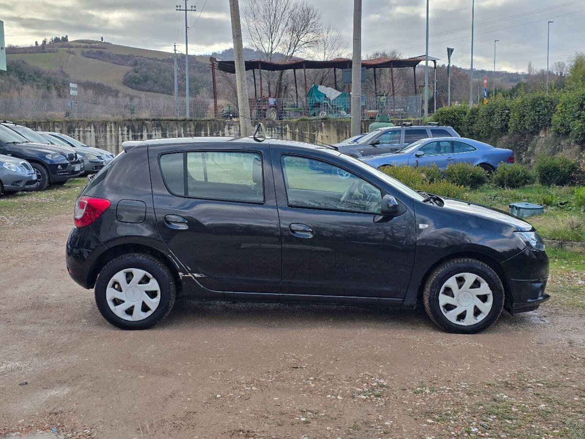 Dacia Sandero 1.2 16V GPL 75CV (7)