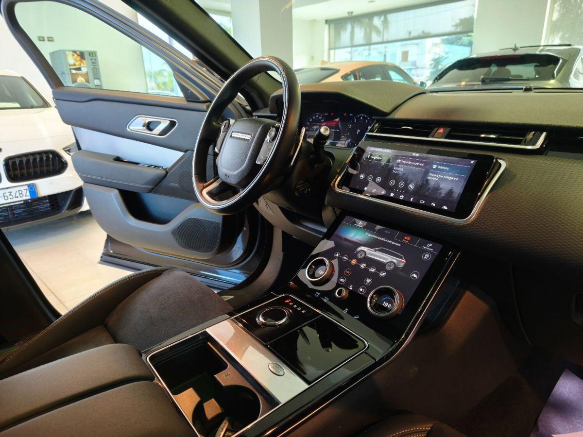 Land Rover Range Rover Velar 2.0 Si4 250 CV R-Dynamic HSE (18)