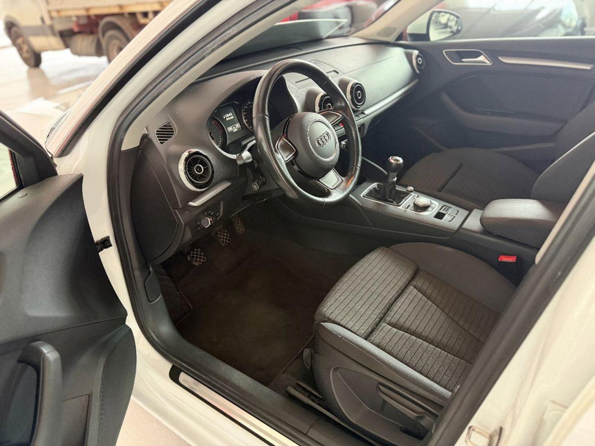 Audi A3 1.6 TDI clean diesel Ambition (4)
