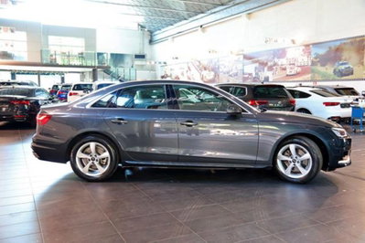 Audi A4 35 2.0 tfsi mhev Business Advanced 150cv s-tronic (10)