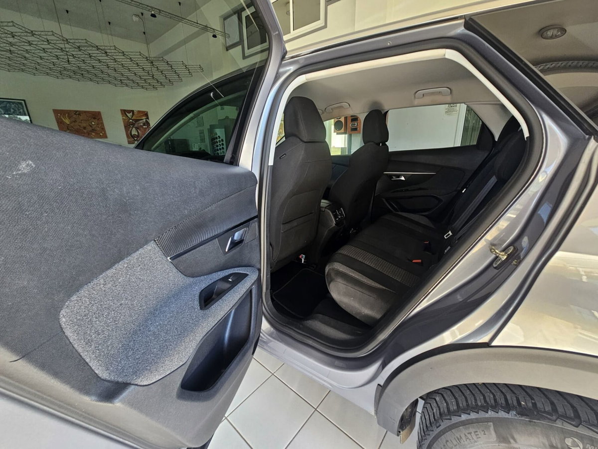 Peugeot 3008 BlueHDi 130 S&S Allure (18)