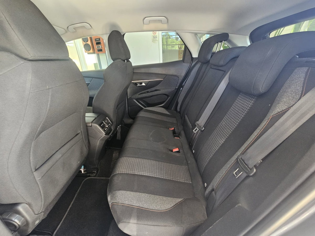 Peugeot 3008 BlueHDi 130 S&S Allure (19)