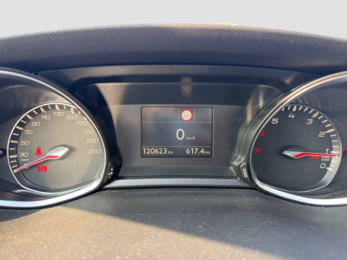 Peugeot 308 PureTech Turbo 130 S&S Allure Pack (15)