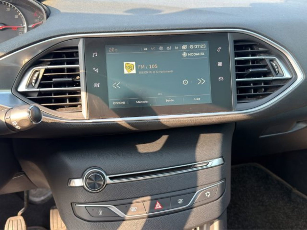 Peugeot 308 PureTech Turbo 130 S&S Allure Pack (17)