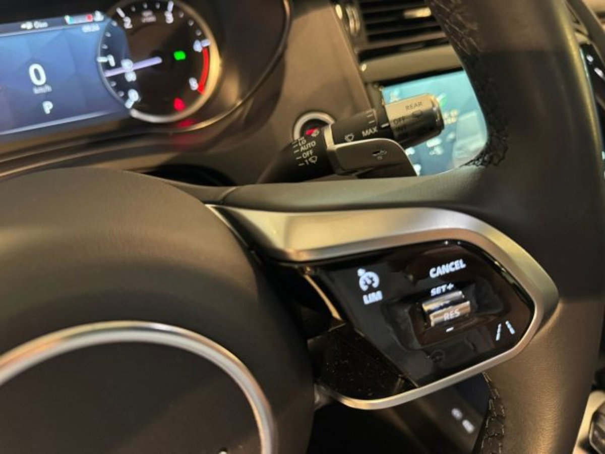 Jaguar E-Pace 2.0d i4 mhev R-Dynamic S awd 163cv auto (17)