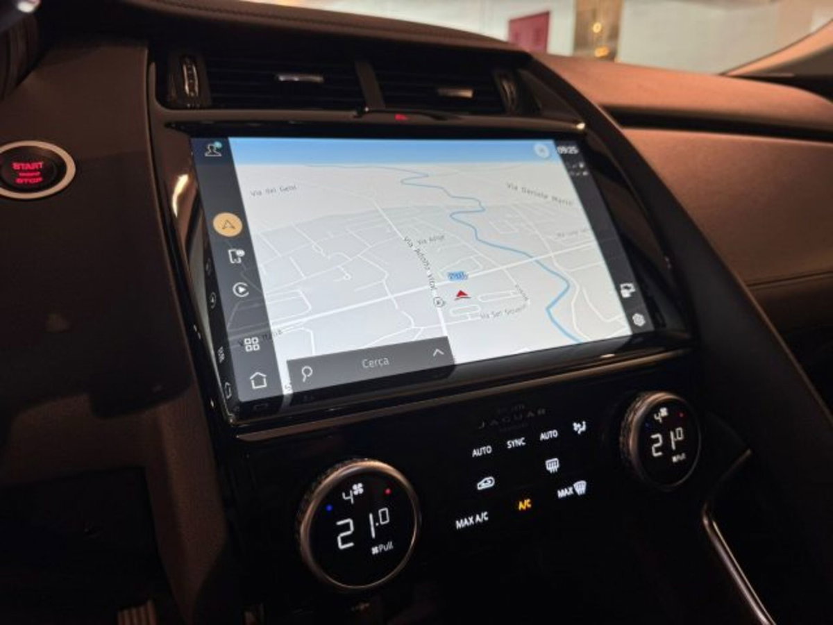 Jaguar E-Pace 2.0d i4 mhev R-Dynamic S awd 163cv auto (19)